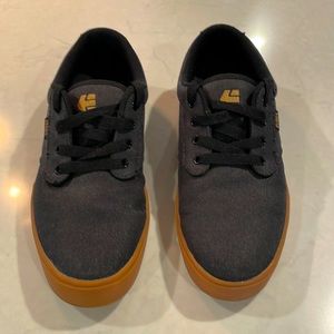 Near new pair of Mens Etnies Jameson 2 Eco shoes. Probably worn 1-2 times.